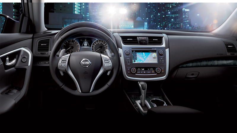 Nissan Altima SR interior showing steering wheel and dash