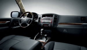 pajero-interior